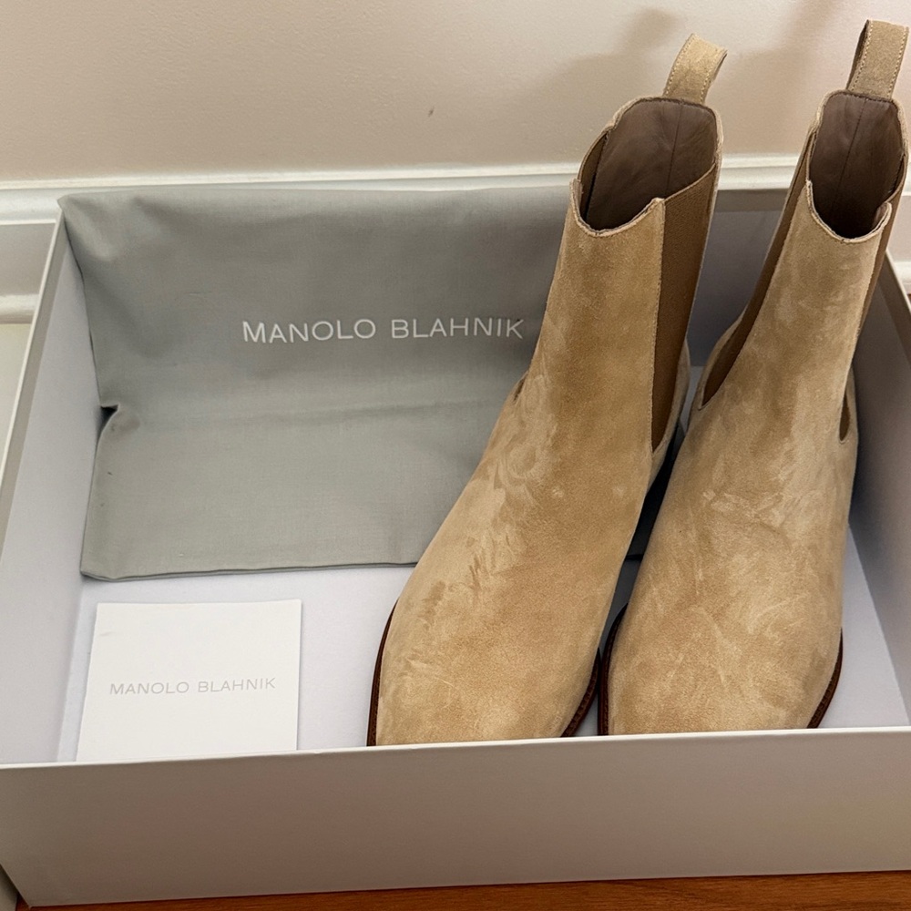 Manolo Blahnik Delsa Chelsea Boots